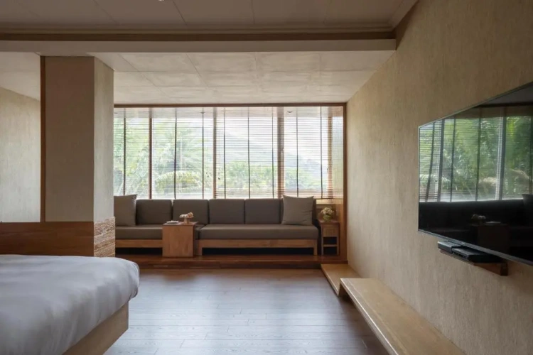 Standard room with mountain view