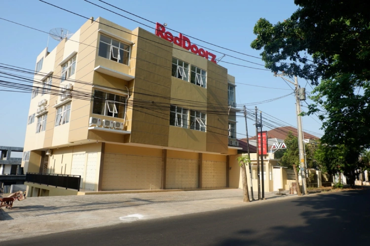 RedDoorz near Akademi Kepolisian Semarang