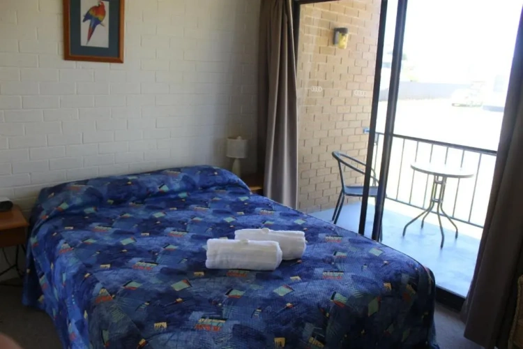 3 Bedrooms Apartment
