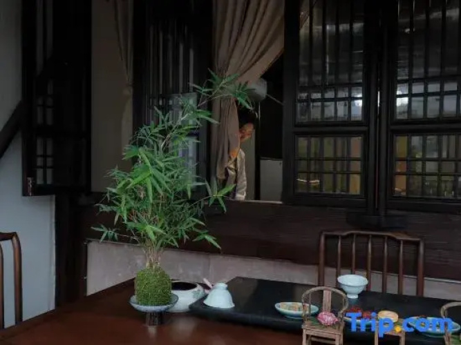 Mrs Lin hotel