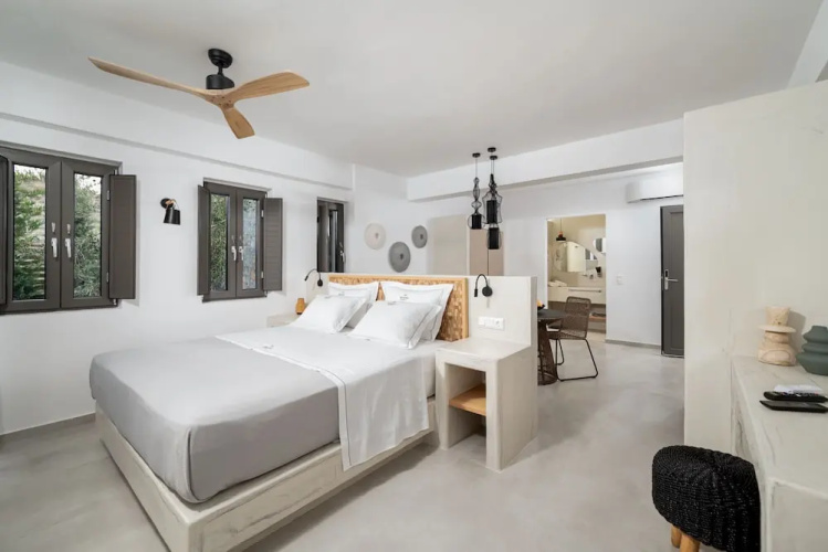 Mneme Suites & Villas