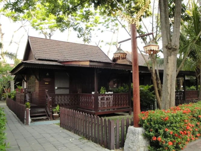 Bungalow with balcony