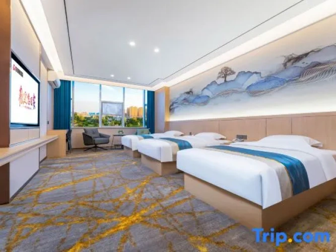 Standard Triple room with view