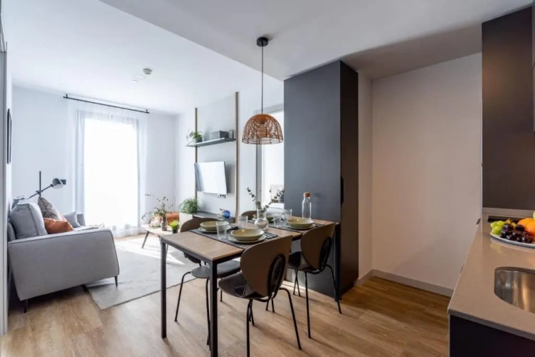2 Bedrooms Apartment