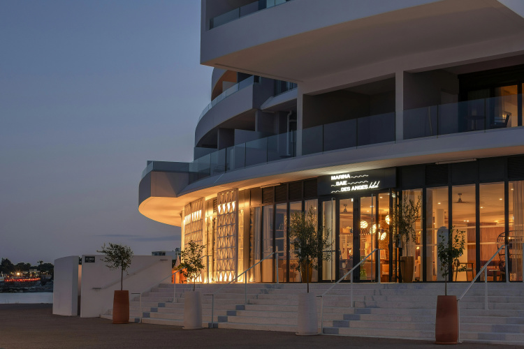 Marina Bay Riviera Hotel, Curio Collection By Hilton - Alpes-Maritimes