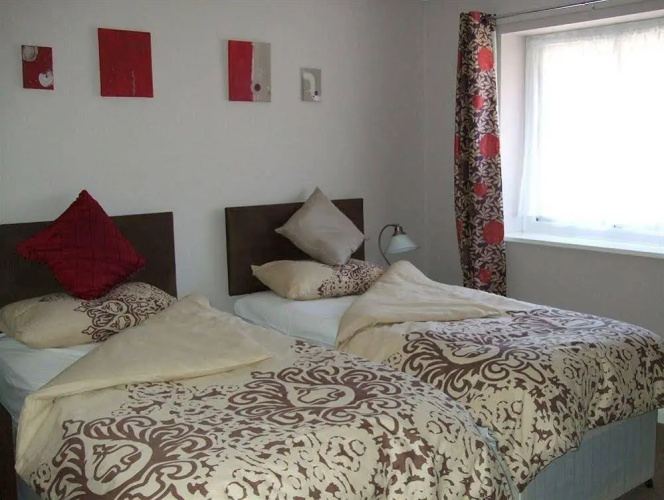 The Roebuck - Travel accommodation