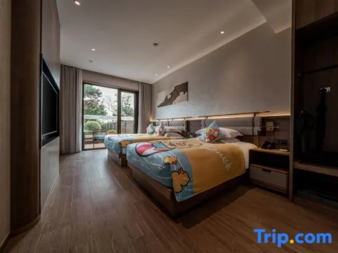 Family Suite with courtyard view