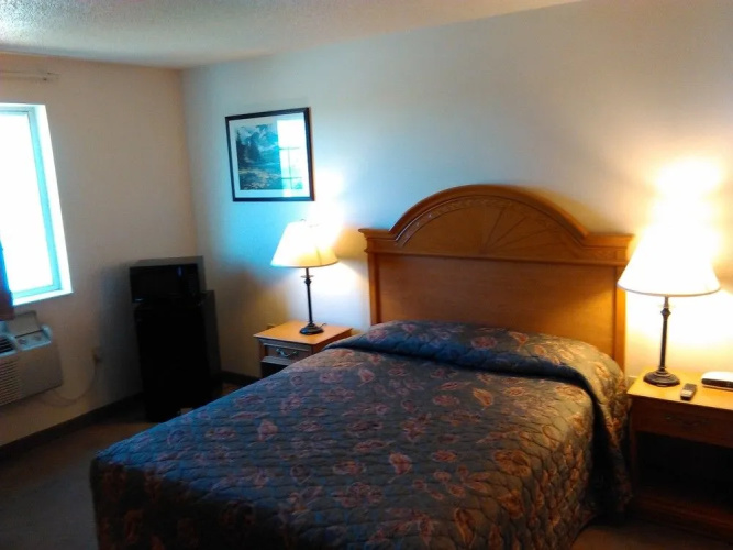 Urbana Inn & Suites
