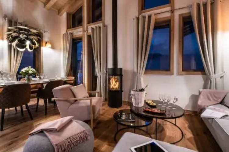 Yellowstone Lodge