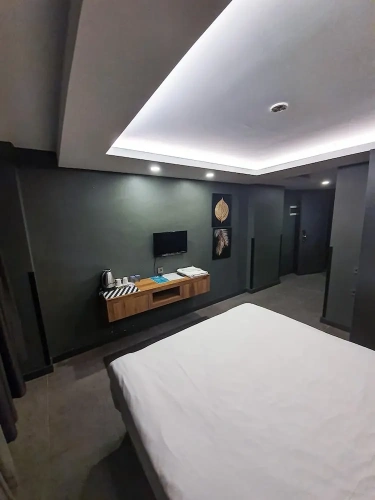 Economy Double Basement room