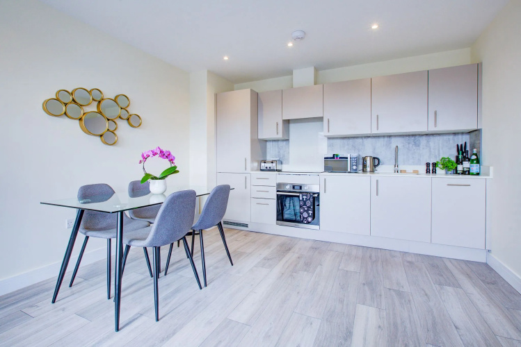 Hybrid Resi - Cheam