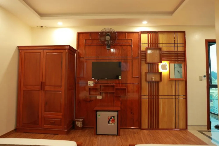Gold Hotel