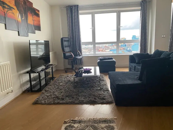 2 Bed Flat - Sleeps 4 - Parking - Wifi