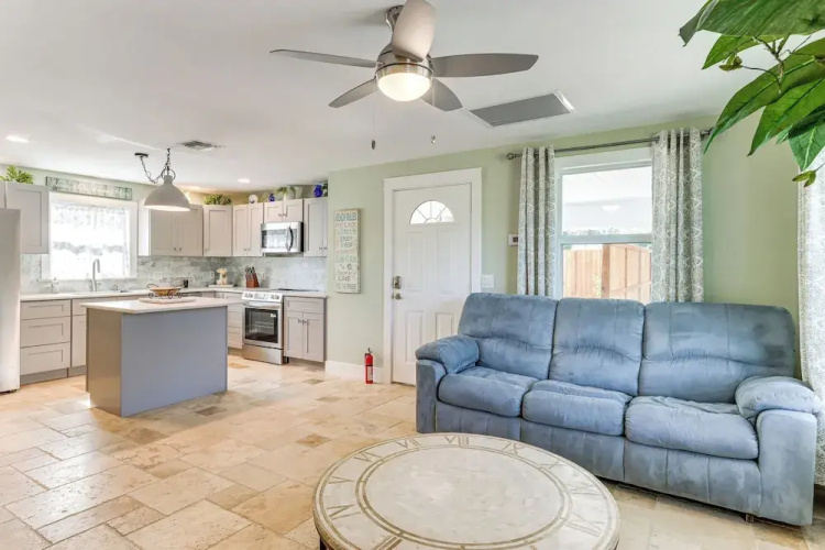 Walk to Parks, Eats & Bars: Stuart Home w/ Patio