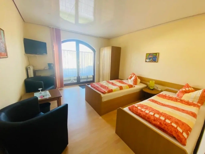 Standard Twin room with balcony