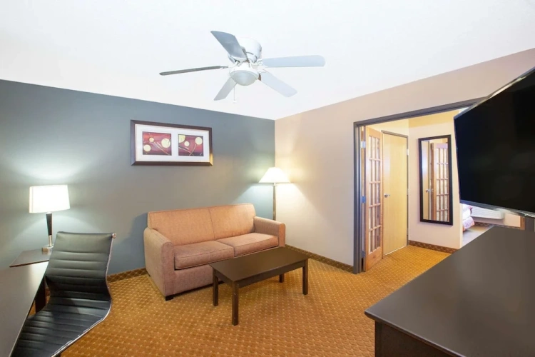 1 Bedroom Suite