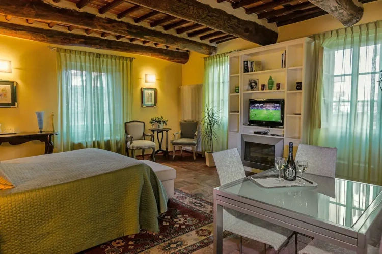 Standard Triple room