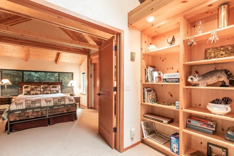 Papa Bear's River Cabin