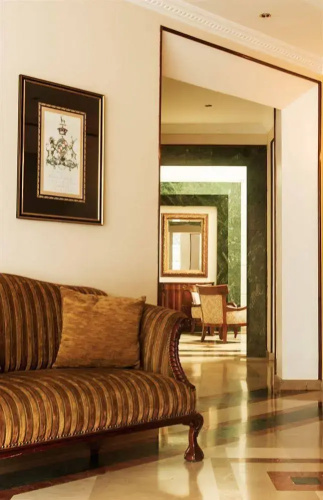 La Colina Suites