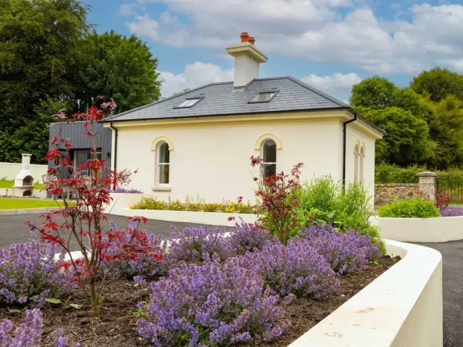 Grand Cottage