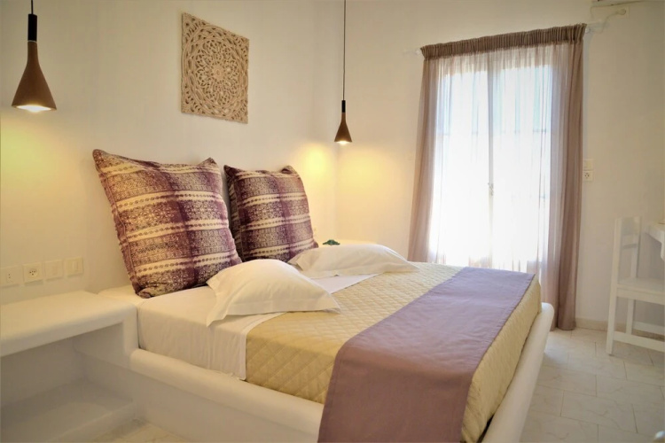 Moraitis Studios Dioni Lux Inn