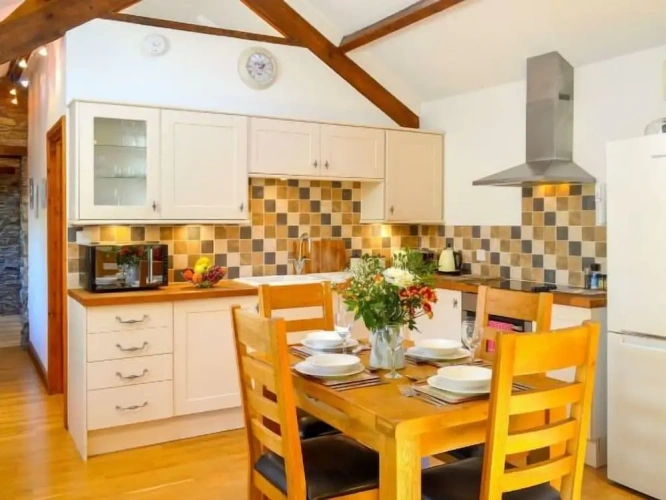 2 Bedrooms Cottage