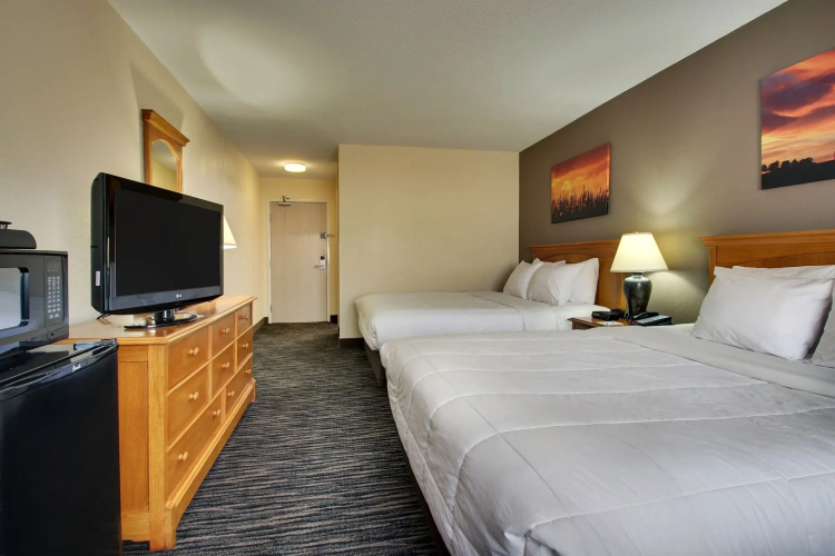 EverSpring Inn & Suites