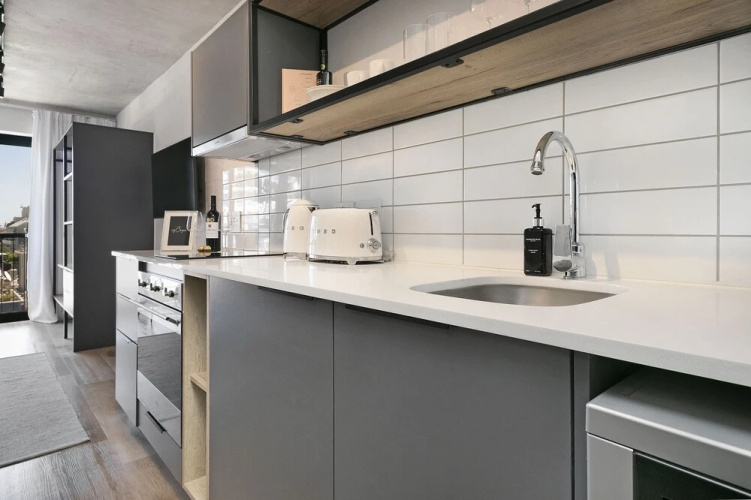 The Ivory 207 by HostAgents
