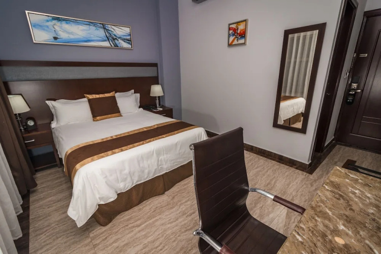 Hotel City Plaza & Suites