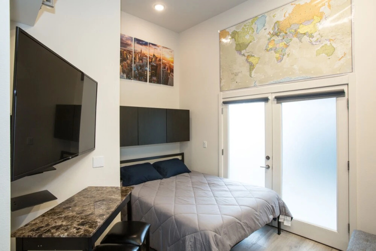 Modern Seattle Condo Sleeps 4