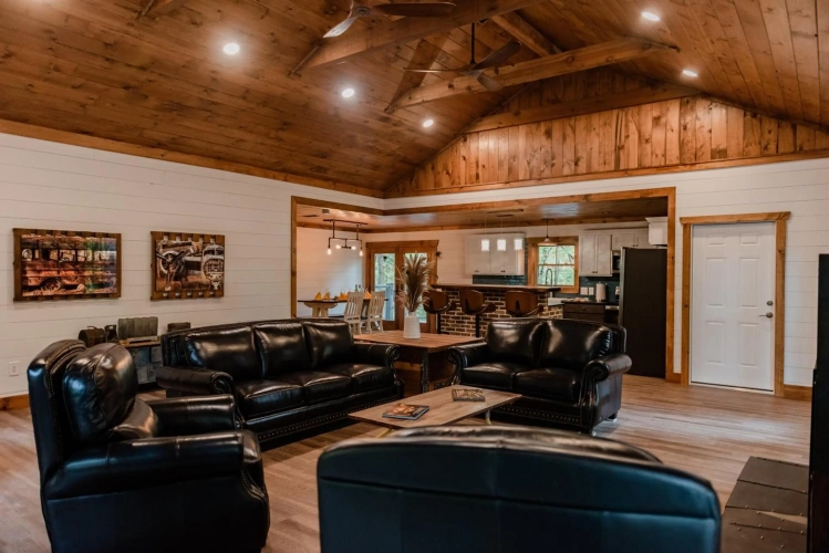 Bigfoots Retreat 2 Bedroom Chalet by RedAwning