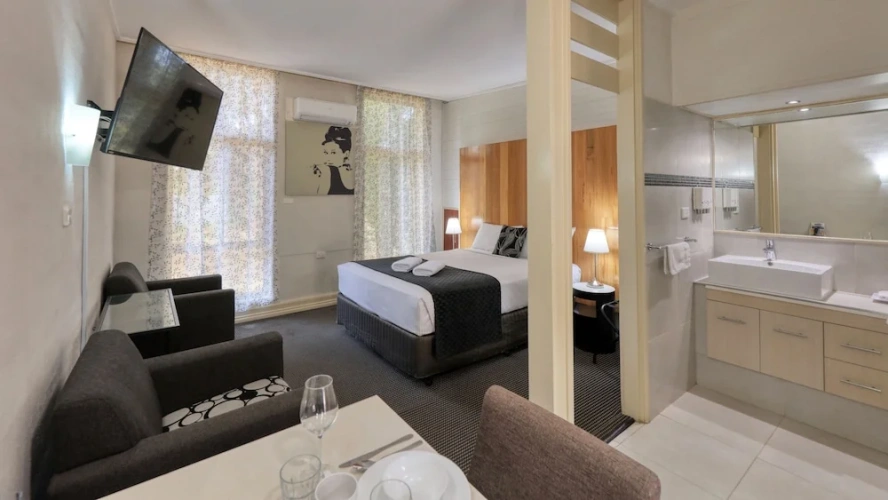 1 Bedroom Premium Double Suite