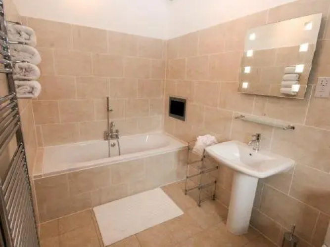 Winsall Court II
