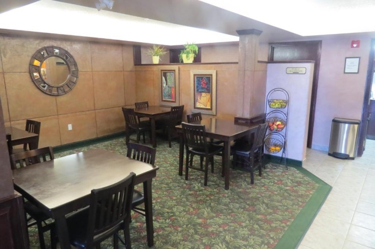 Rocky Inn Express photo 9
