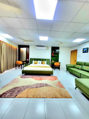 Crown Euro Inn