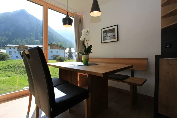 1 Bedroom Deluxe Apartment with balcony and with mountain view