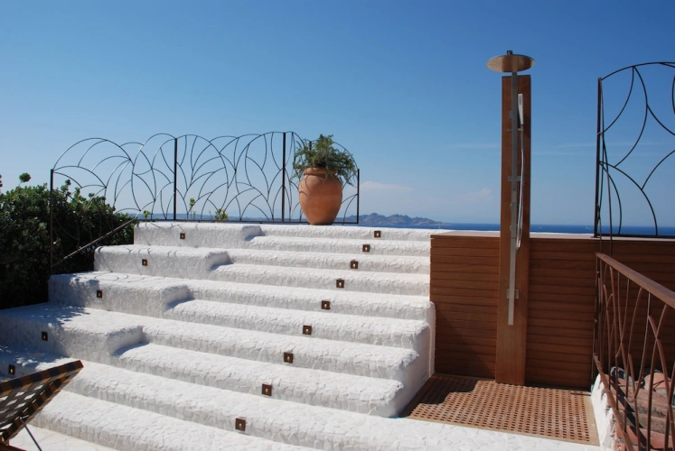 3 Bedrooms Executive Suite with sea view