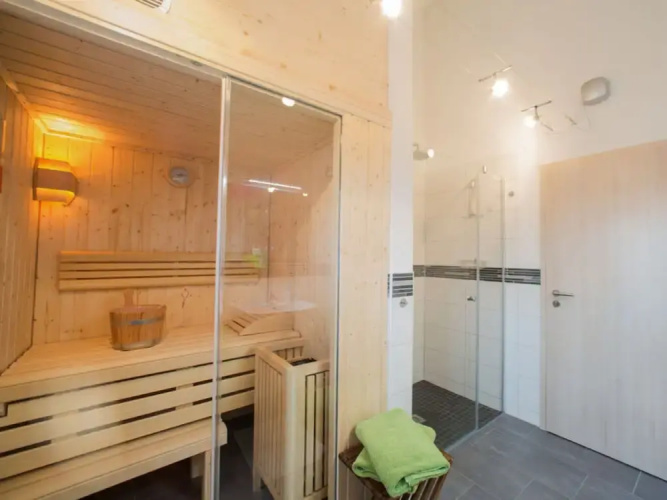 Amselgrun Modern Retreat
