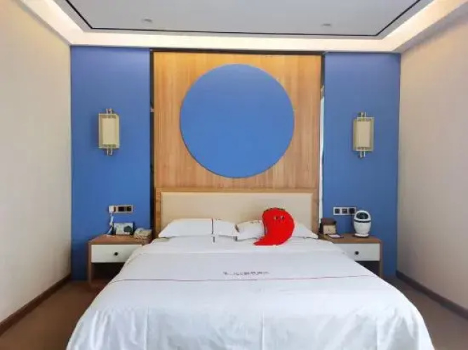 92·Nato Wisdom & Regimen Hotel