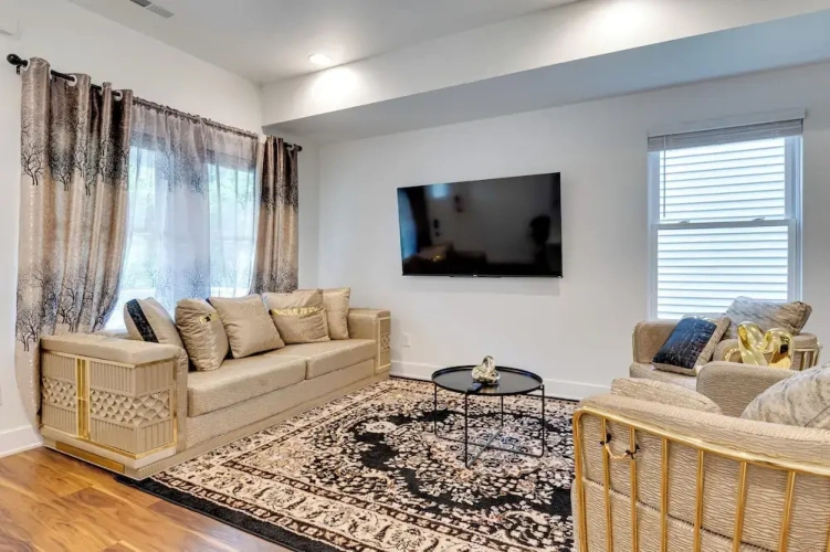 3 Bedrooms Apartment