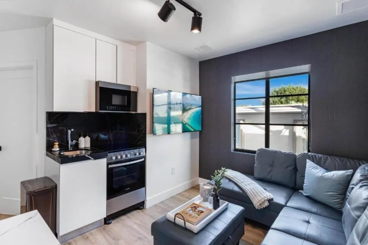 3 Bedrooms Sextuple Apartment