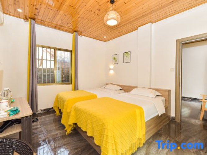 2 Bedrooms Suite with courtyard view
