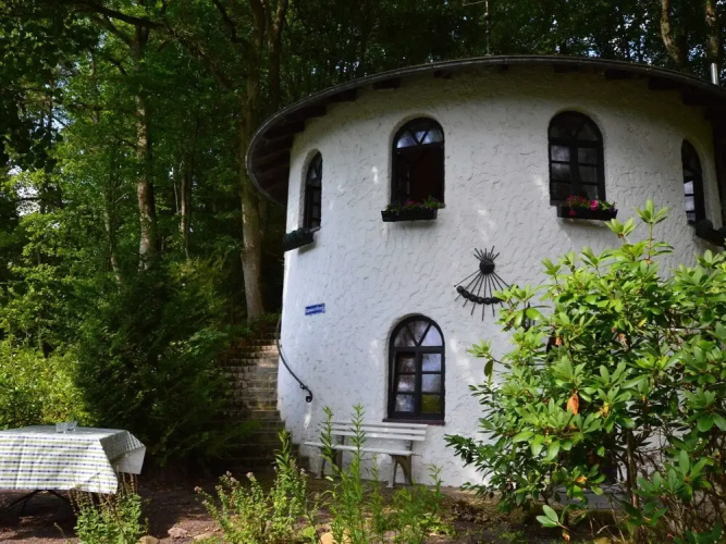 Strotzbusch Forest Hideaway