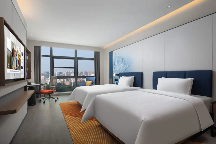 Superior Quadruple room with city view
