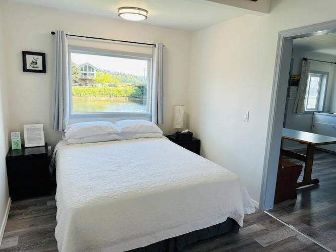 1 Bedroom Standard room with balcony and with river view