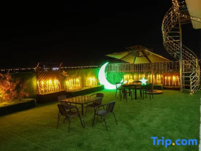 Ruili Manxing Boutique Hotel