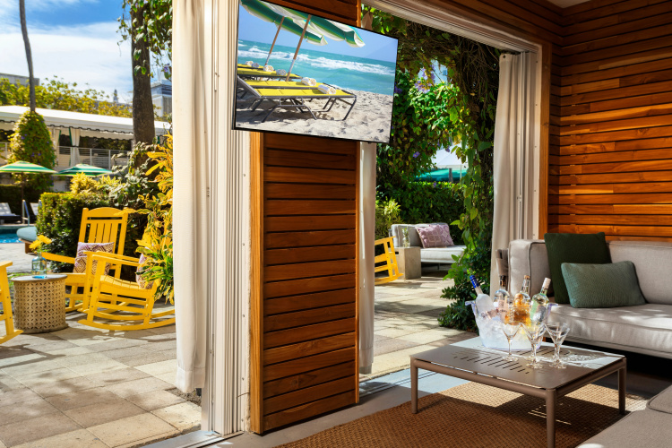 Kimpton Surfcomber Hotel photo 28