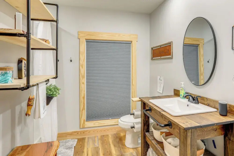 Relax on the River: Modern Mountain View Escape!