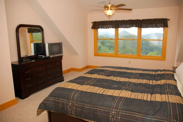 HARVEST MOON - 3 Br Cabin