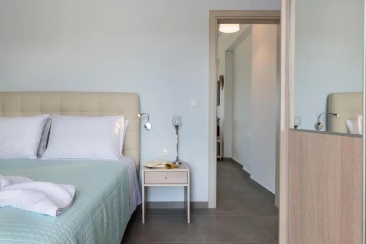 Niovi Seaside Suites